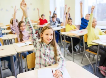 Кто имеет преимущество при поступлении в 1 класс в 2026 году
